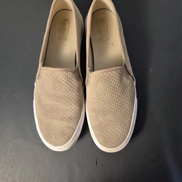 Keds Slip On  Women's Size 10 Sneaker /Beige Suede Perforated Dream Foam Slip In - Picture 5 of 9